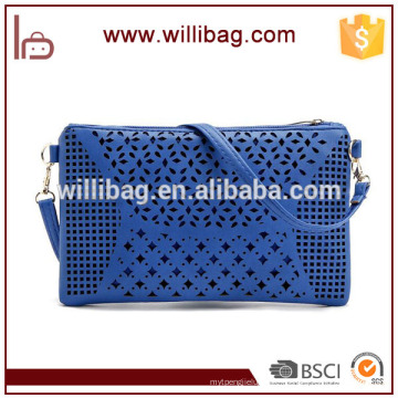 Bolsos de los bolsos de las mujeres grabadas azul de cuero de la PU de China